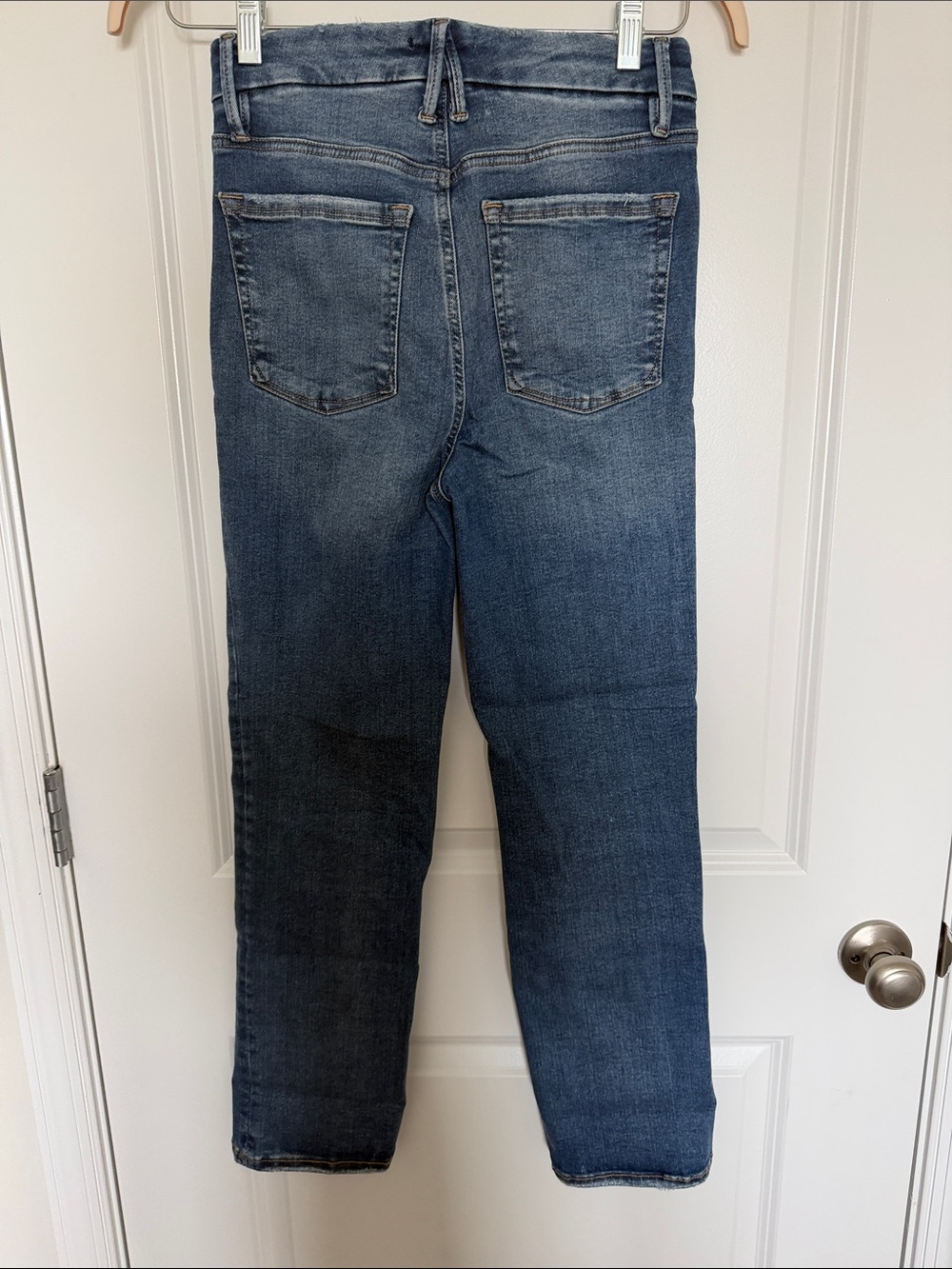 Good American Always Fits Size 6-12 Faded Blue Straight Jeans - Picture 3 of 3